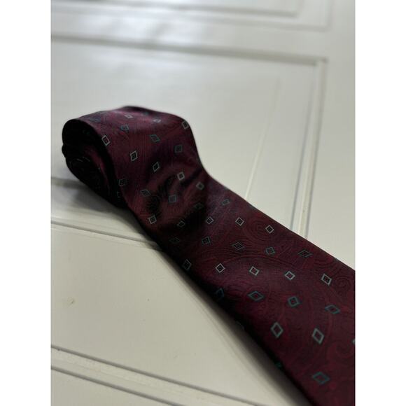 Vintage Oscar de la Renta Classic Men's Necktie Tie Geometric Red & Silver - Picture 2 of 3